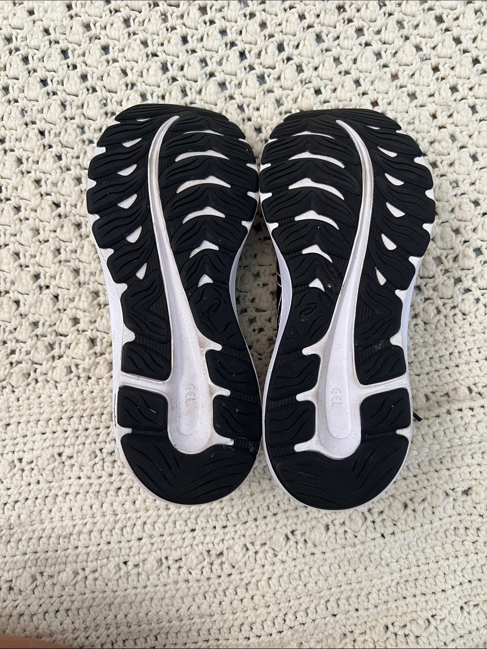 ASICS gel-excite8 women’s Black and White running shoes EUC size 8.5 - Picture 4 of 5